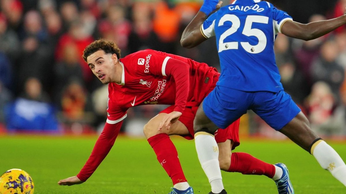 Moisés Caicedo del Chelsea, volverá a encontrarse con Liverpool en la final de la Copa de la Liga