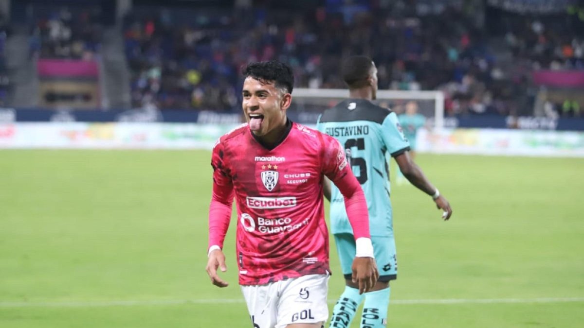 Kendry Páez hizo un golazo ante Cumbayá.