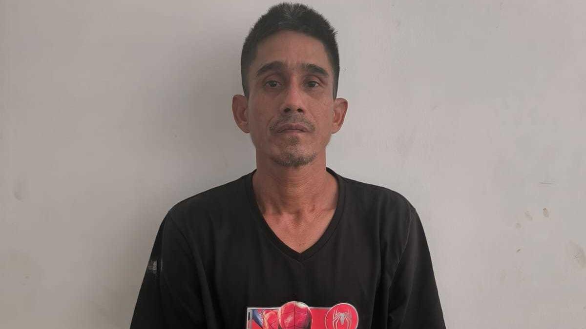 El detenido registra antecedentes penales por tráfico de estupefacientes.