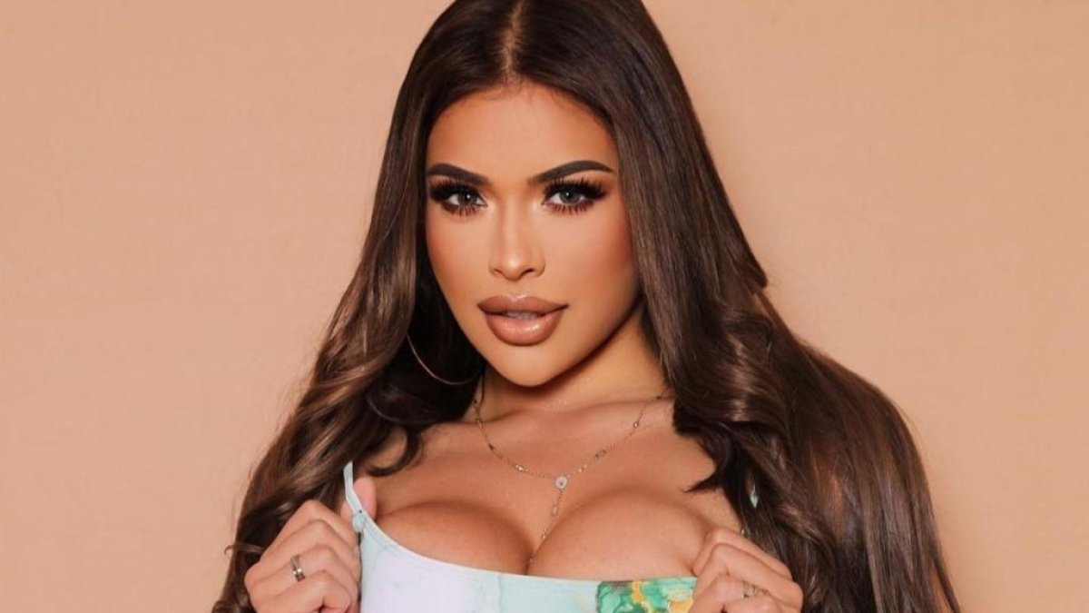 Selena Meza es una animadora, cantante e influencer ecuatoriana.