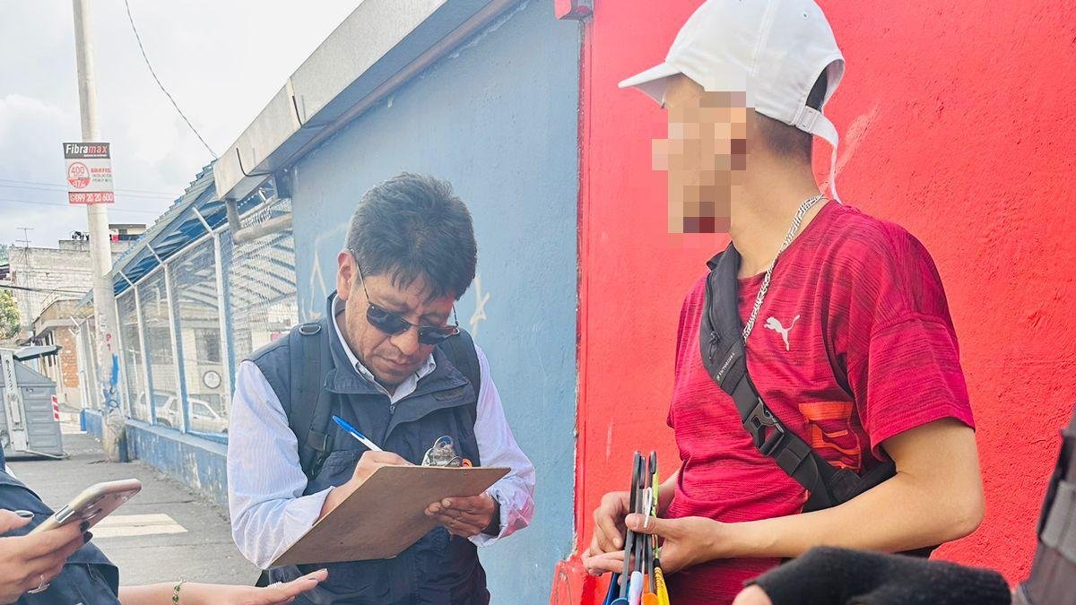 Dos sujetos fueron sorprendidos con droga camuflada en la venta de camisetas.