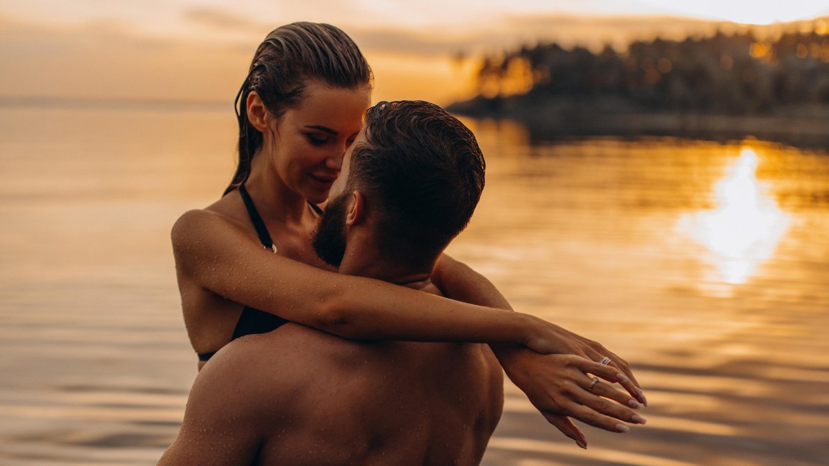 Estudios apuntan que entre más calor hace, sube el deseo sexual.