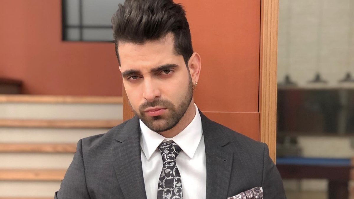 El modelo Sebastián Tamayo tiene fama de que se enamora 

de sus compañeras en los realities.