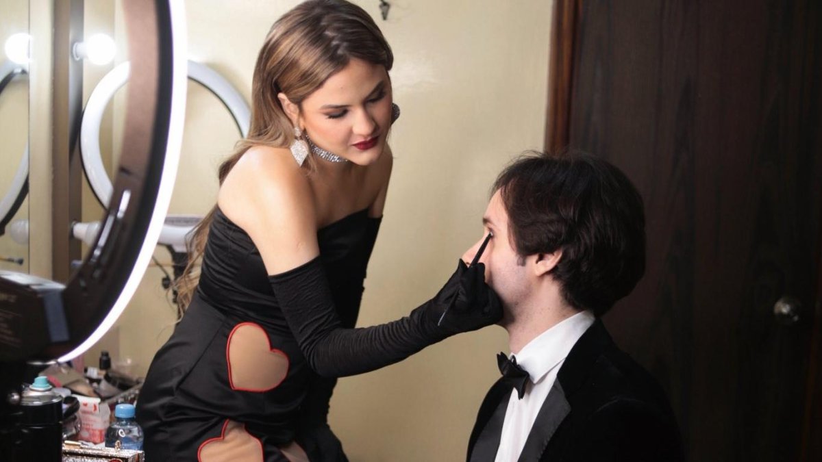 Oskar Van Der Moon mantuvo un noviazgo con Mar Rendón en 2024. 