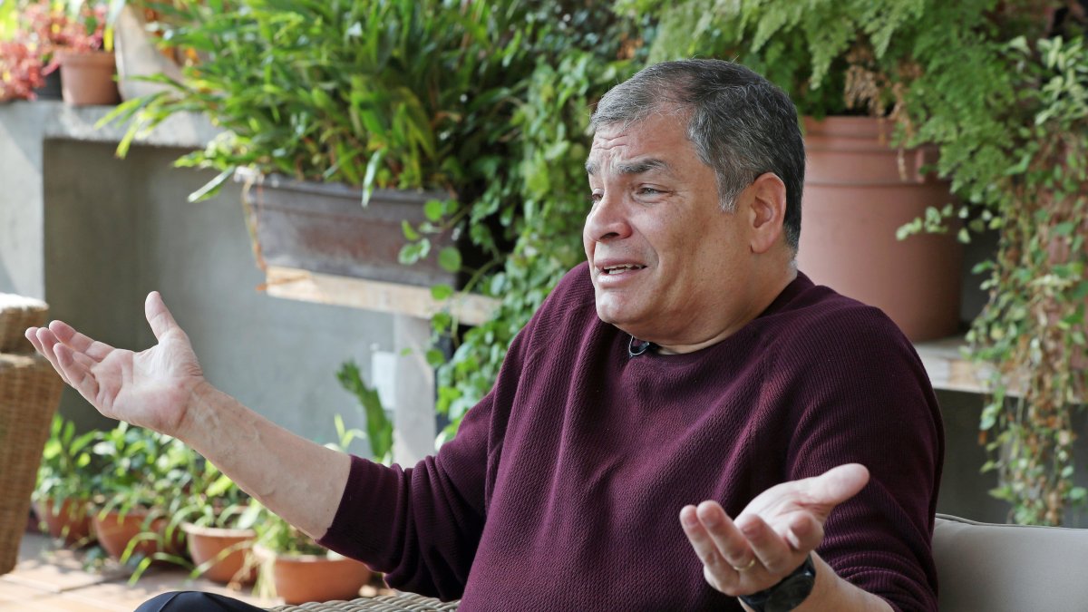 Rafael Correa, expresidente de Ecuador, ha hecho polémicas declaraciones a nivel internacional.