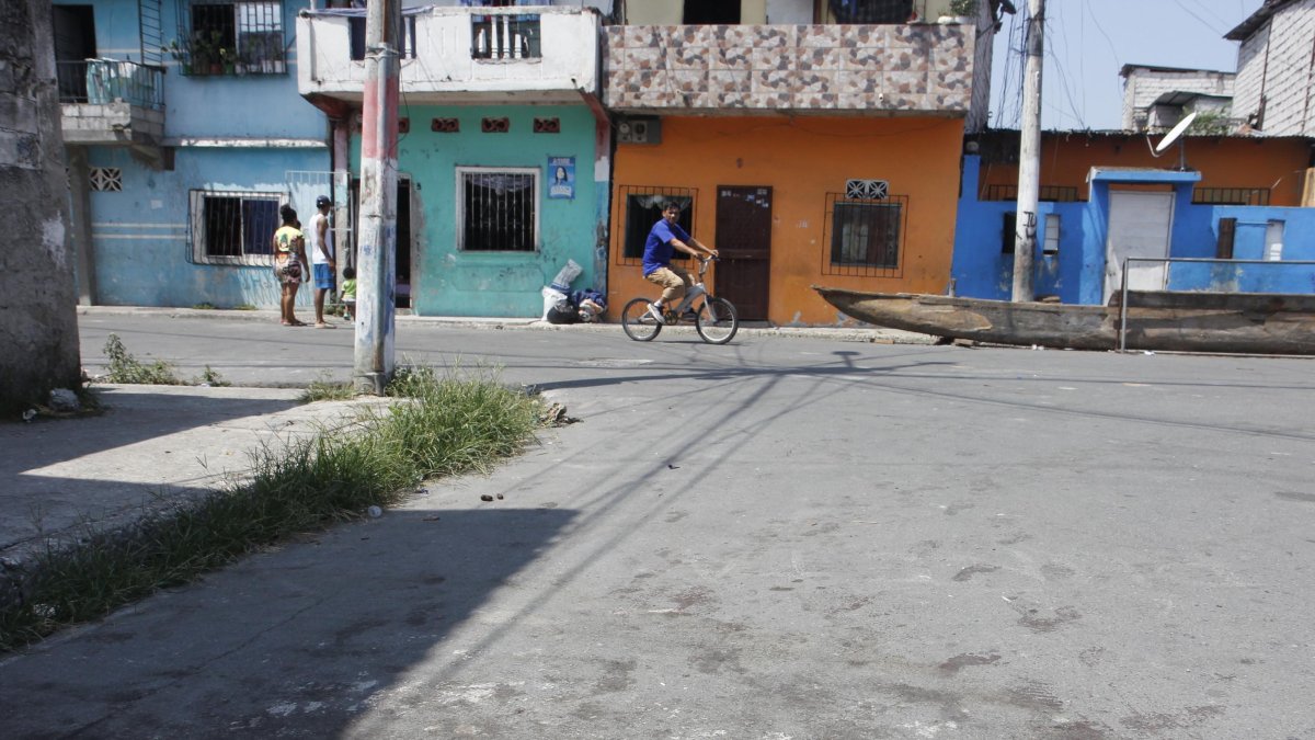 El crimen ocurrió a unos ocho metros de la vivienda en la que residía el ciudadano. Intentaron ayudarlo, pero murió.