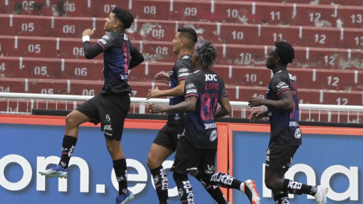 Kendry Páez y todo el festejo del primer gol de Independiente del Valle.