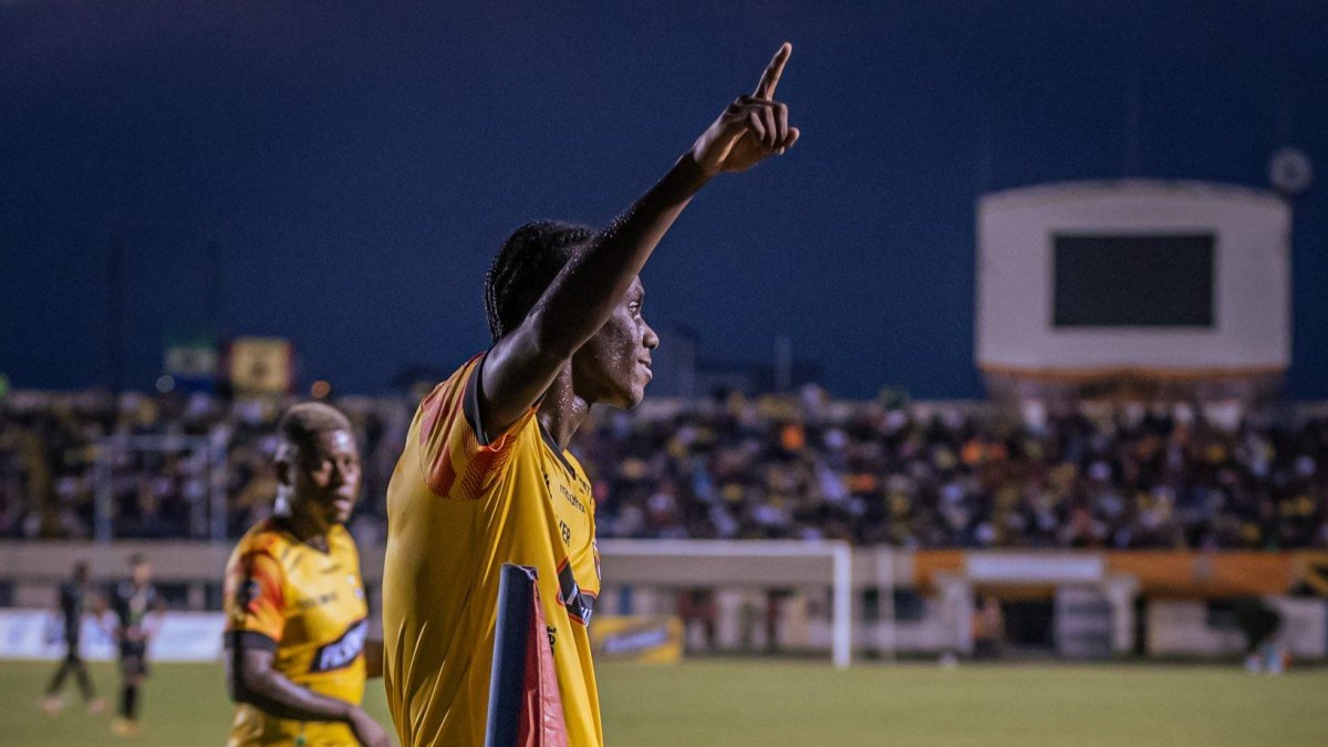 Allen Obando, delantero de Barcelona.