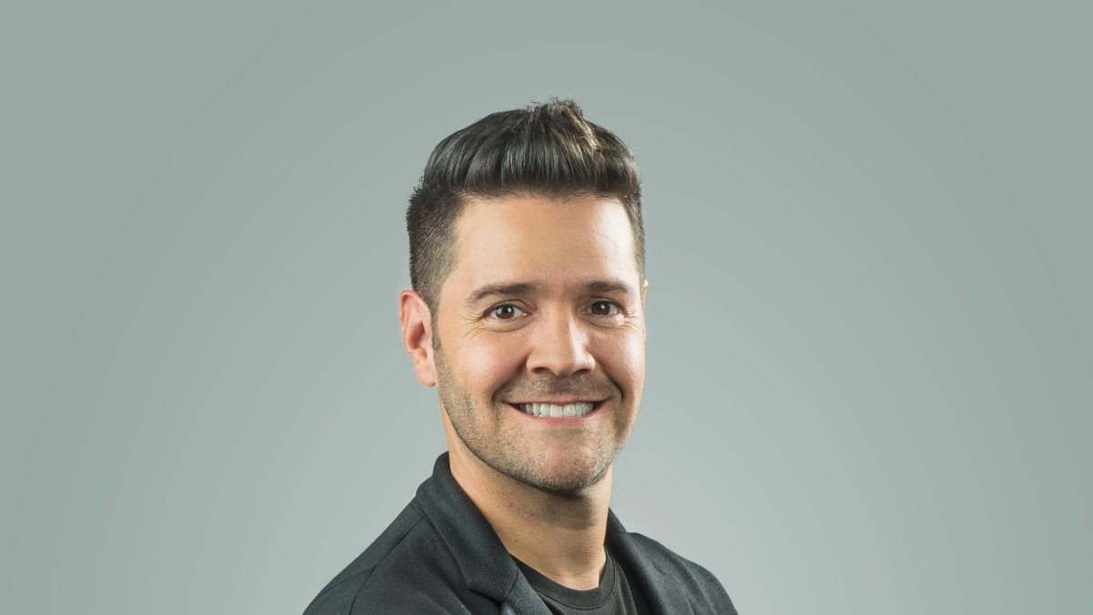 Carlos Luis Andrade es un presentador muy reconocido en Ecuador.