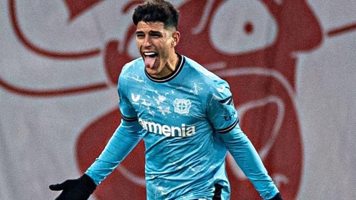 Piero Hincapié es titular habitual en la defensa de Bayer Leverkusen.