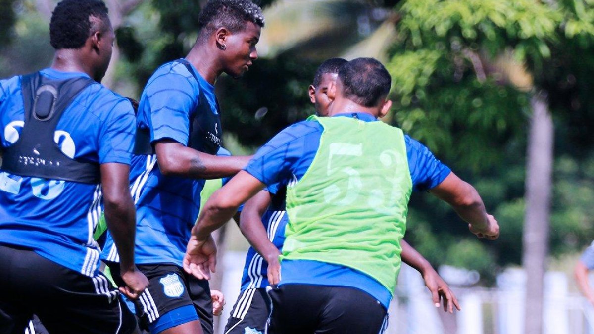 La practica de Emelec se realiza de manera normal en el Polideportivo de Los Samanes