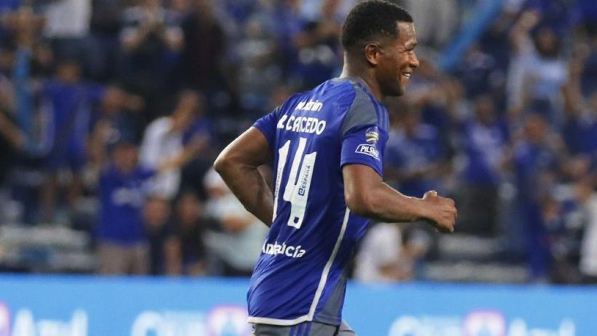 Romario Caicedo estará en la zaga de Emelec.