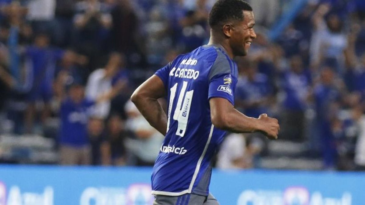 Romario Caicedo estará en la zaga de Emelec.