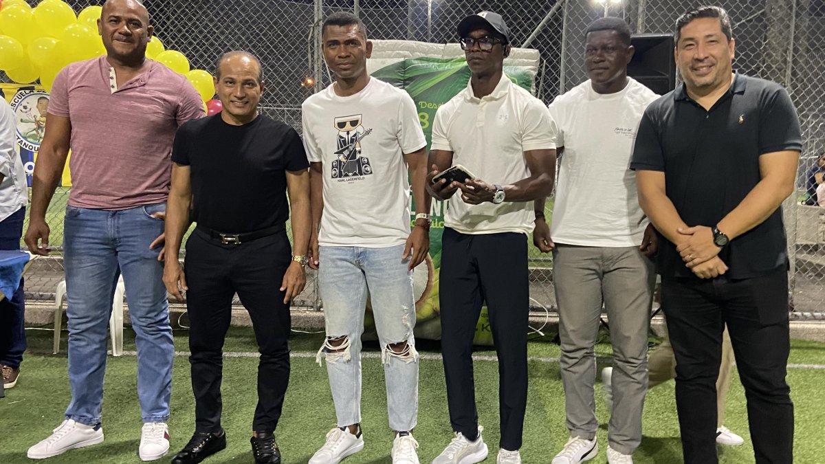 Rorys Aragón, José Gavica, Iván Hurtado, Frickson George, Augusto Poroso y Carlos Morán jugaron Clásicos del Astillero en ambos equipos.