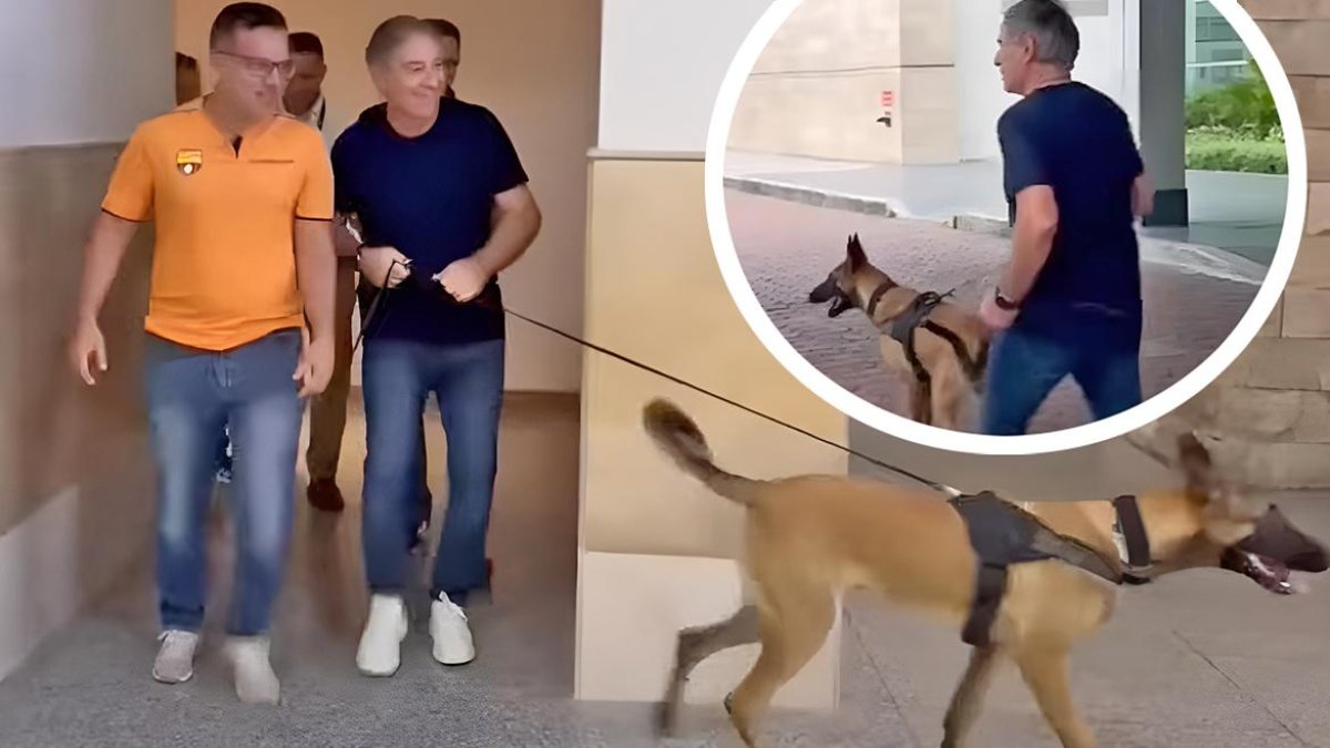 La llegada de Ariel Holan a Guayaquil con su mascota Pocho.