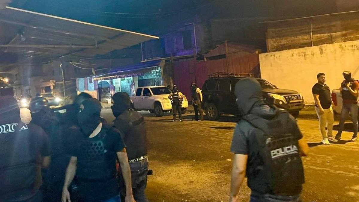 Diversos grupos de agentes de la Policía y Fiscalía se desplazaron en Santa Elena, en dos cantones del Guayas y en los localidades de Los Ríos.