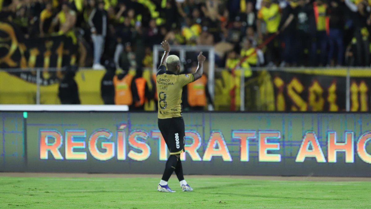 Gabriel Cortez y su gol ante Católica dejó a Barcelona con todo a su favor para el remate final.