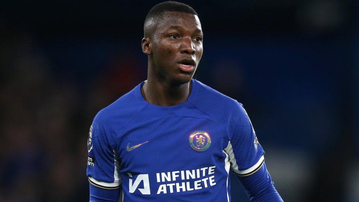 El ecuatoriano Moisés Caicedo, volante central del Chelsea.