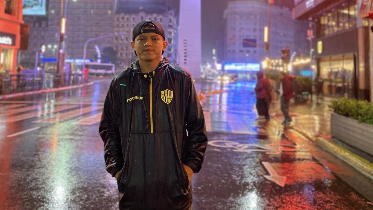 Límber Pillajo y su paso por Buenos Aires, rumbo a Córdoba para ver a su Barcelona.