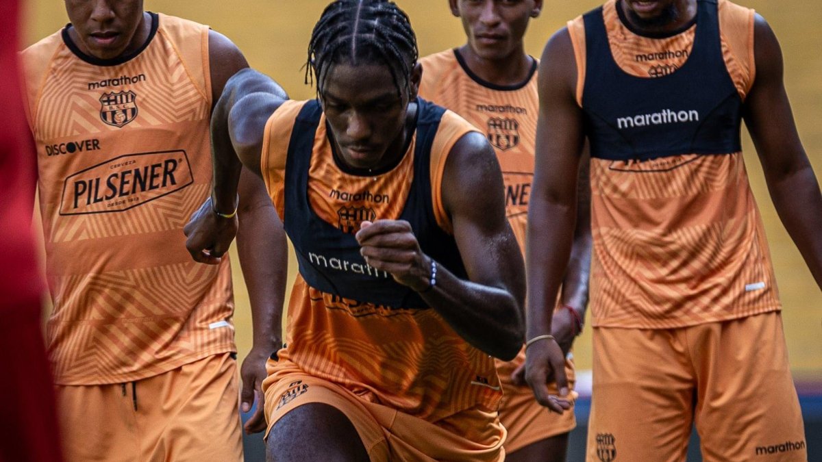 Allen Obando estará en la delantera de Barcelona.