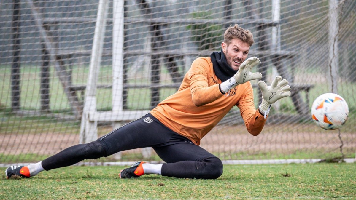 Javier Burrai, estará en el arco amarillo ante Aucas.