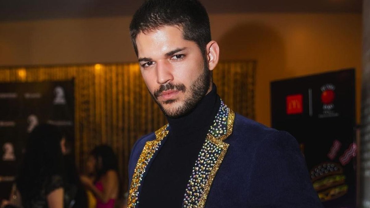 Renier tiene dos años en Ecuador y formó una familia con la bailarina Antonella Moscoso.