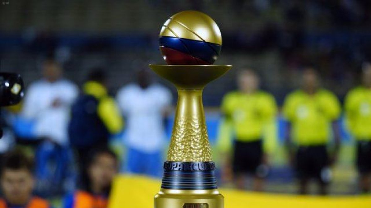 El trofeo de la Copa Ecuador 2024.