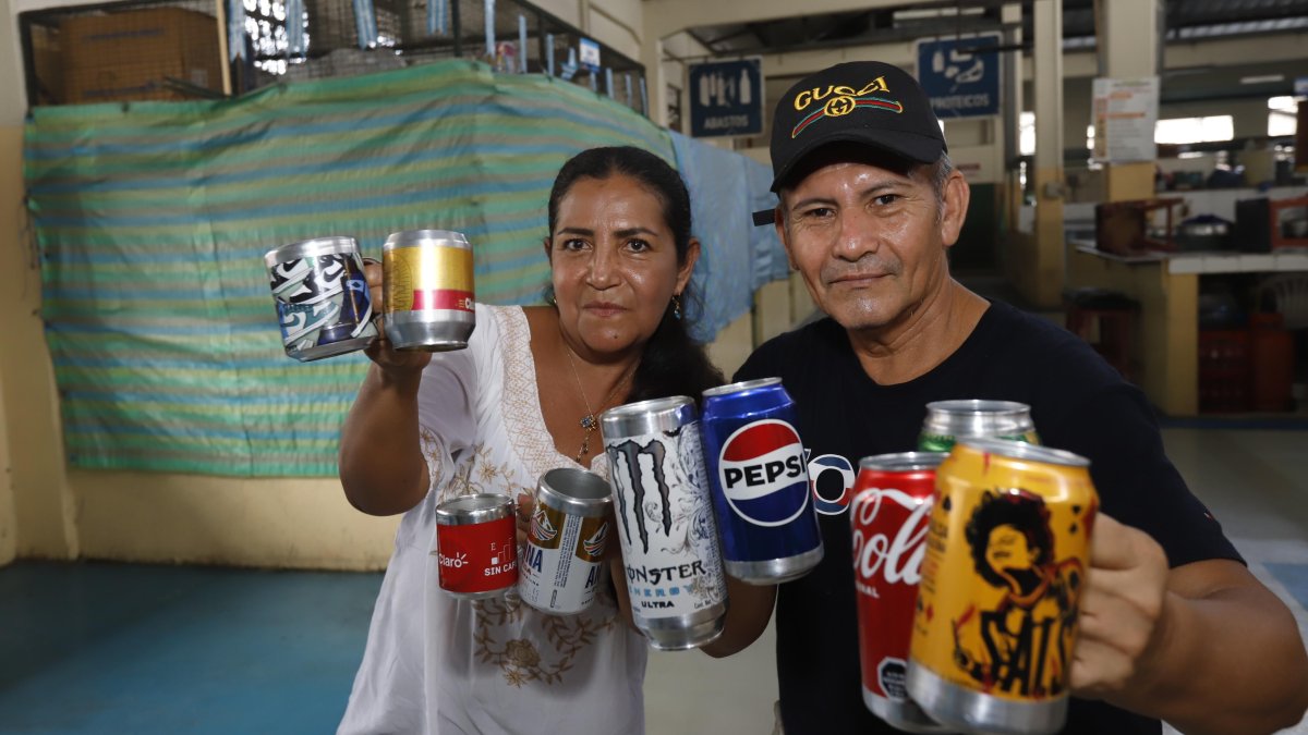 Alexandra y Hernán son dos socios que tuvieron una idea innovadora para darle una segunda las latas