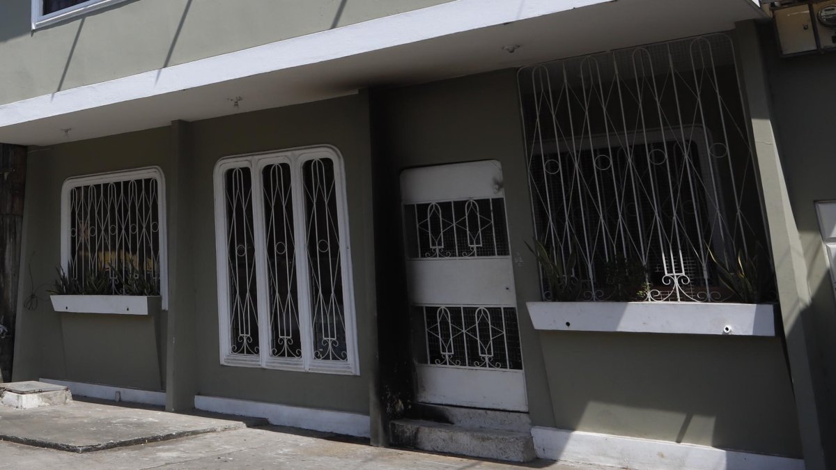 El hecho se produjo contra una vivienda de dos plantas, la madrugada de este jueves 23 de mayo.