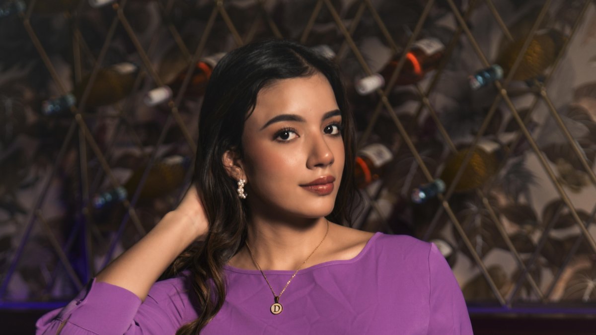 Débora respeta la trayectoria de su padre,  pero quiere labrar su propio nombre en el mundo de la comunicación.