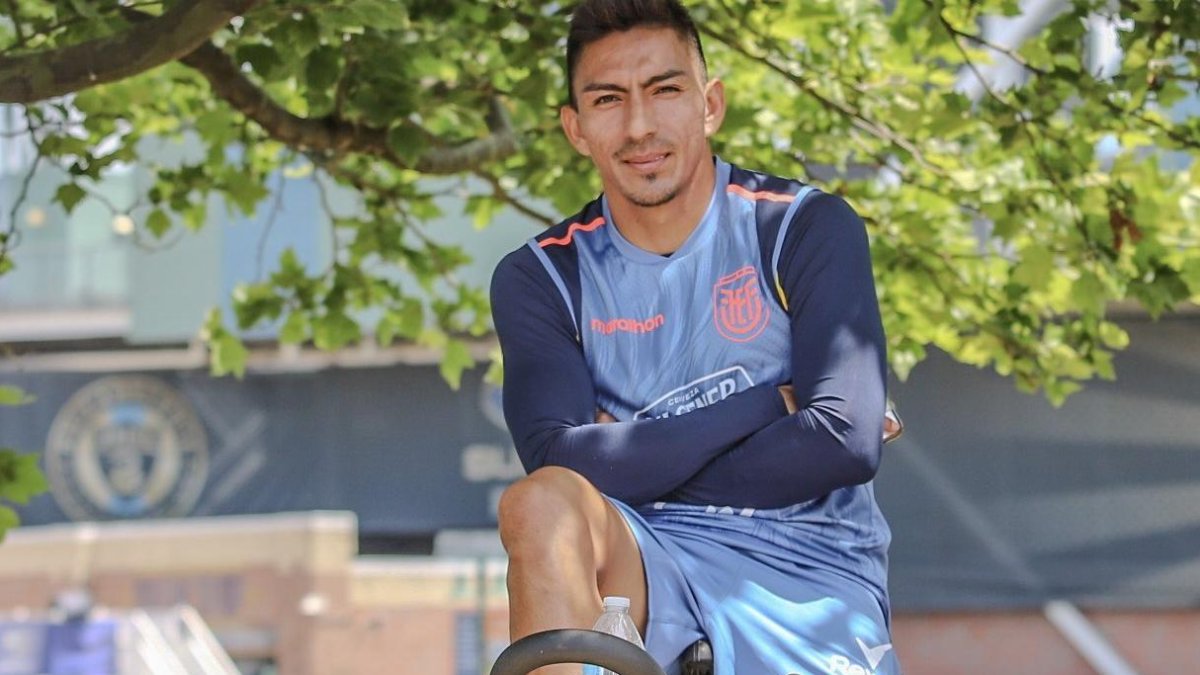 Ángel Mena ofensivo de la selección de Ecuador.