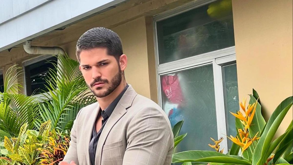 Renier tiene dos años en Ecuador y formó una familia con la bailarina Antonella Moscoso