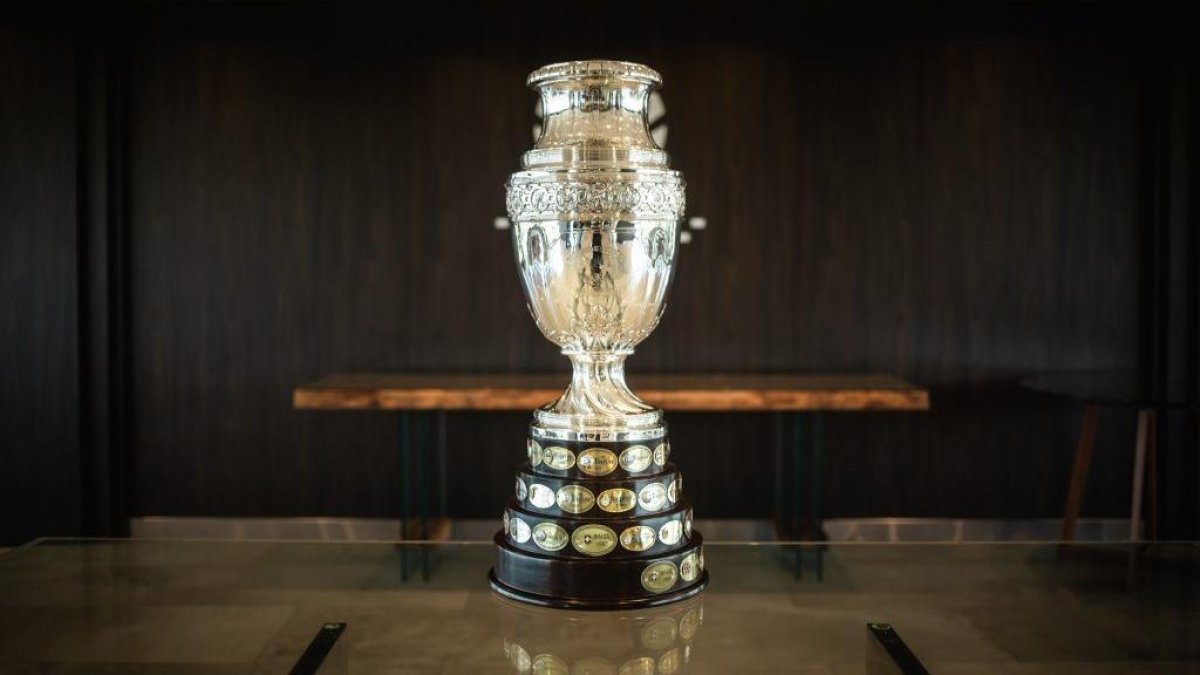 Uruguay y Argentina son los países que más veces levantaron el trofeo (15).