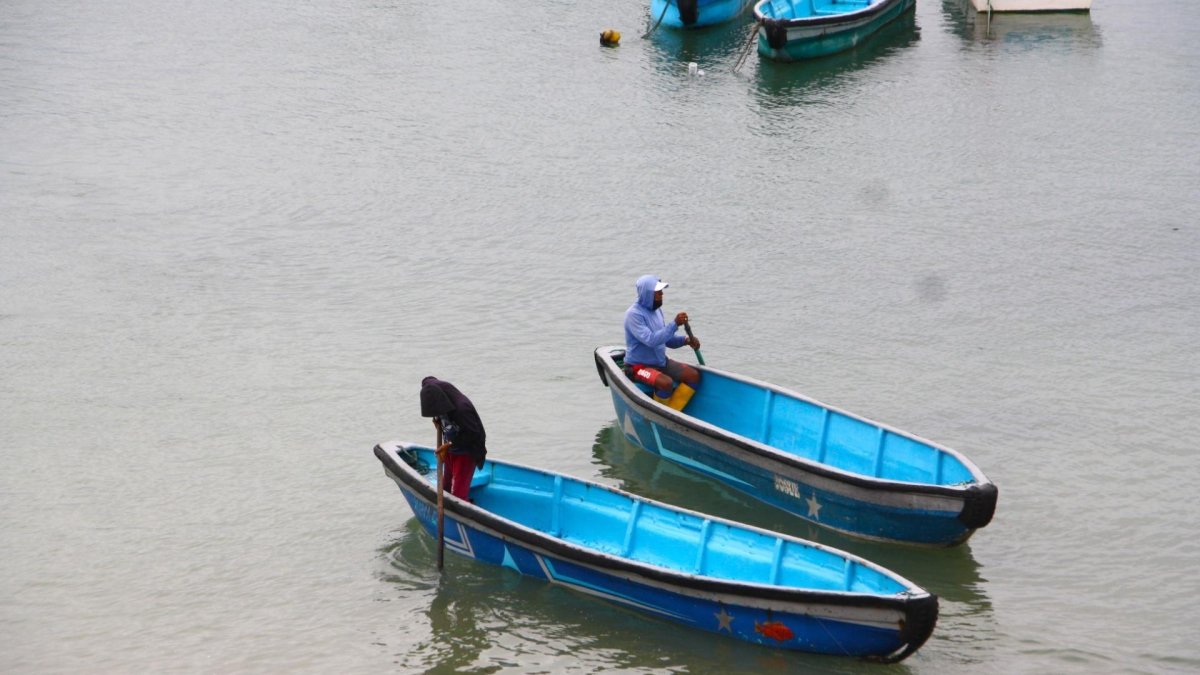 Con temor, pocos pescadores se arriesgan a zarpar y cumplir con su faena  en el mar.