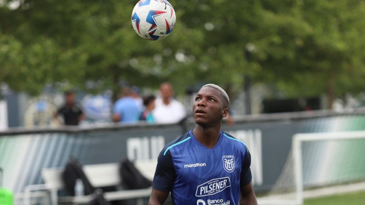 Moisés Caicedo entrenando para el debut en Copa América.