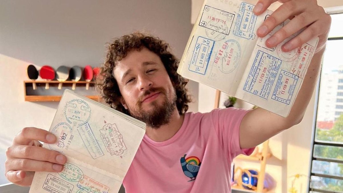 Luis Arturo Villar Sudek, mejor conocido como Luisito Comunica, es un YouTuber y blogger mexicano.