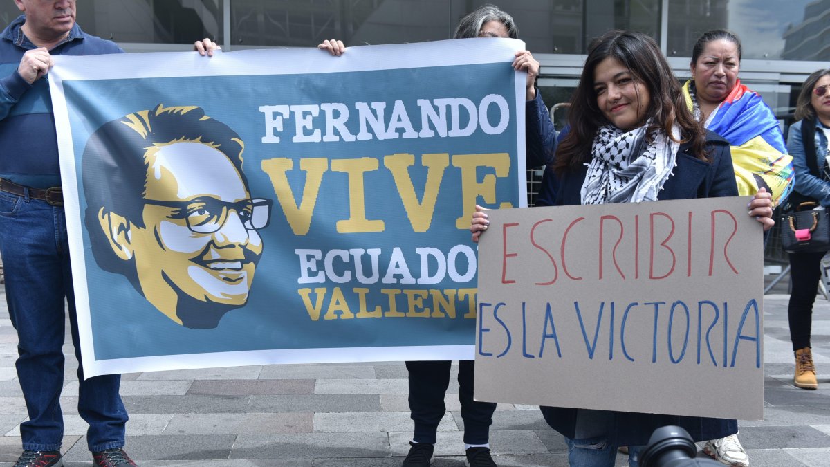 Amanda Villavicencio acudió a un plantón en el Complejo Judicial para exigir celeridad en el caso.