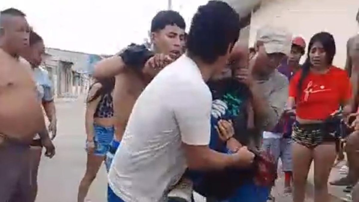 El peruano Wilmer Rosas fue auxiliado por moradores. Murió a los pocos minutos.