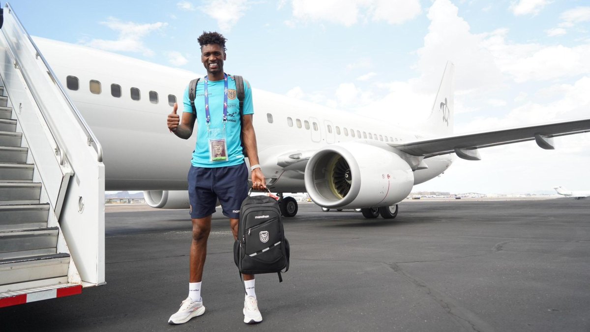 Alexander Domínguez se muestra en una de las pocas fotos que la FEF dio a conocer del viaje de los seleccionados hacia Phoenix.