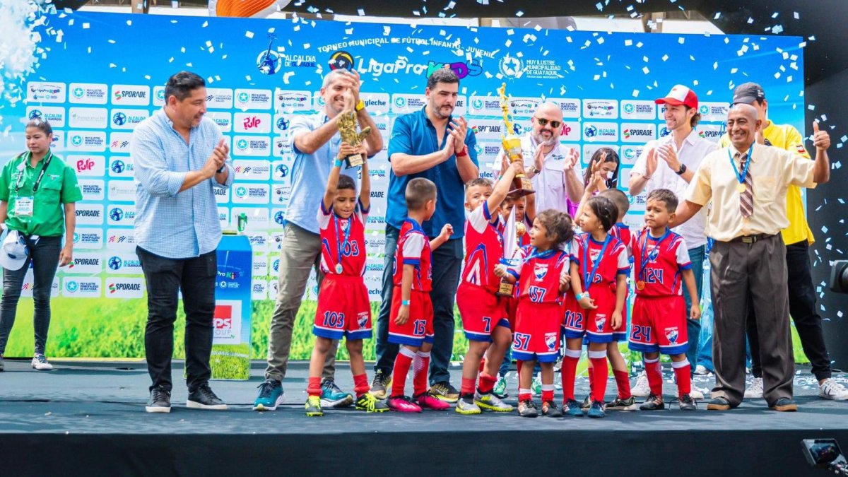 La final del torneo se la hizo en el estadio Chucho Benítez, fue la primera vez para los pequeños en un estadio de verdad como ellos decían.
