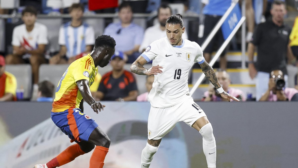 Darwin Núñez fue parte de la trifulca entre jugadores de Uruguay e hinchas de Colombia.