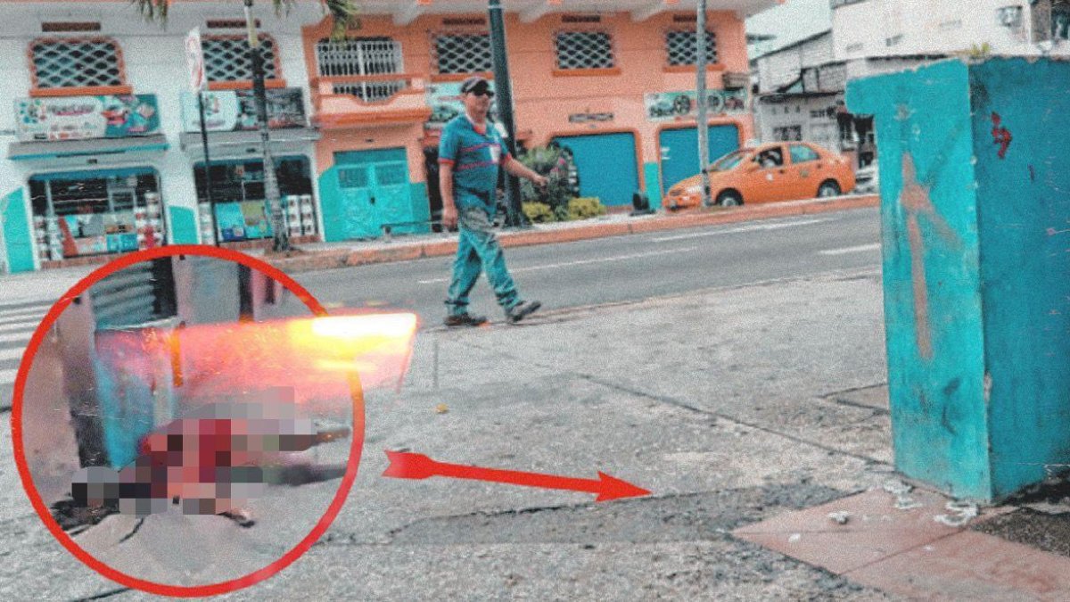La mujer se encontraba junto a una compañera, en el exterior de una tienda.
