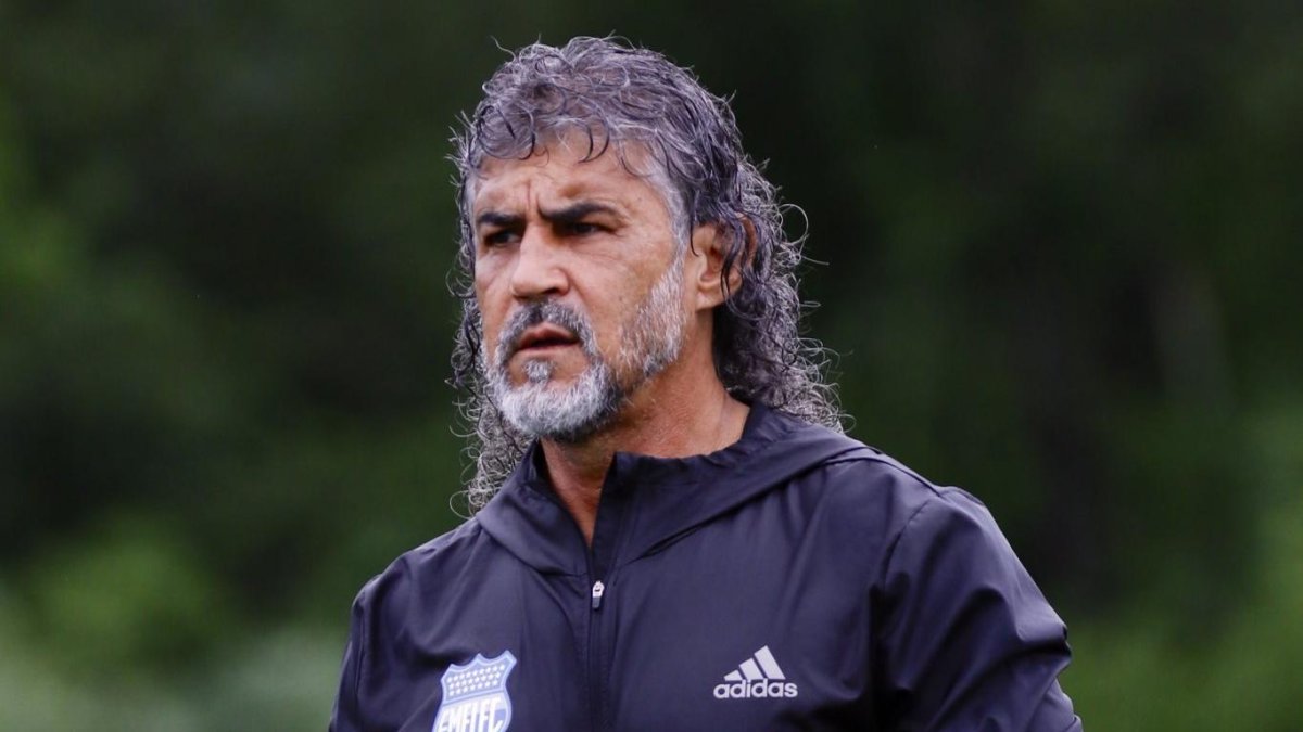 El director técnico de Emelec Leonel Álvarez tiene contrato hasta finales del 2026