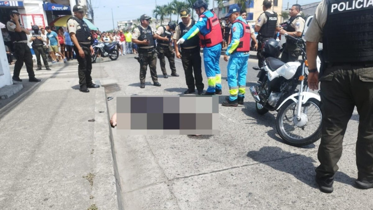 Paramédicos intentaron auxiliar al presunto implicado, pero finalmente falleció.