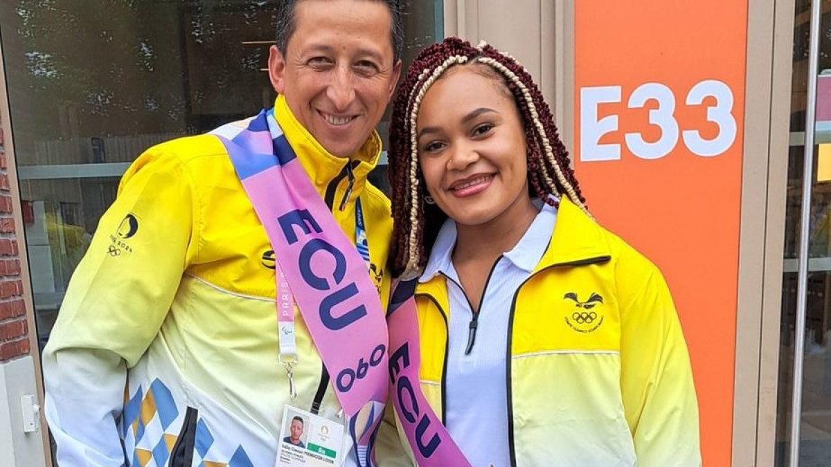 Ronald Zabala y Neisi Dajomes antes de emprender el viaje desde la Villa Olímpica