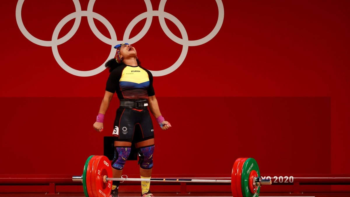 En los JJ. OO. Tokio 2020+1 Dajomes ganó la medalla de oro olímpica en los 76 kilos, categoría que ya no existe.