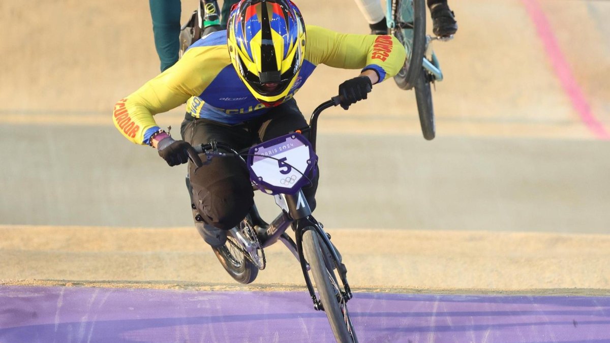 Alfredo Campo en las semifinales de BMX racing en los Juegos Olímpicos 2024