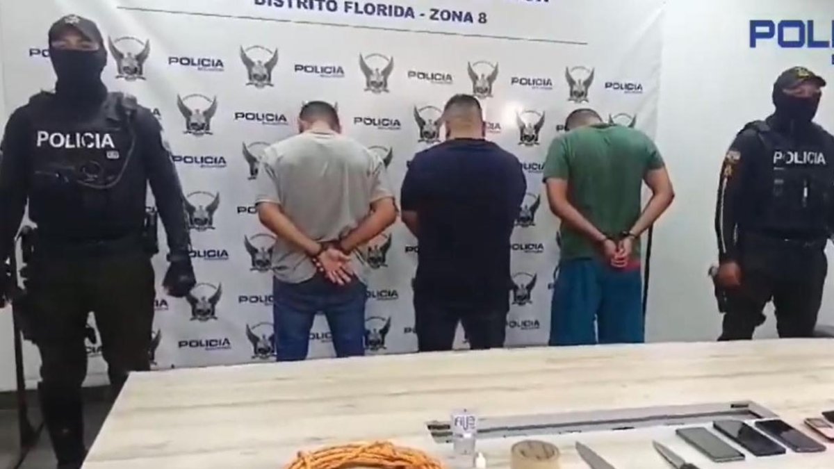 Los sospechosos fueron encontrados en el taxi en el cual cometieron el delito.