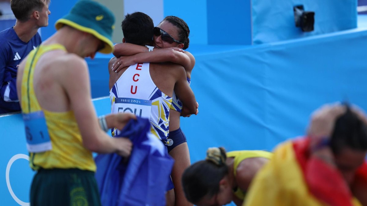 La dupla de ecuatorianos de Daniel Pintado y Glenda Morejón se fundieron en un abrazo tras conseguir la plata de los Juegos Olímpicos París 2024.
