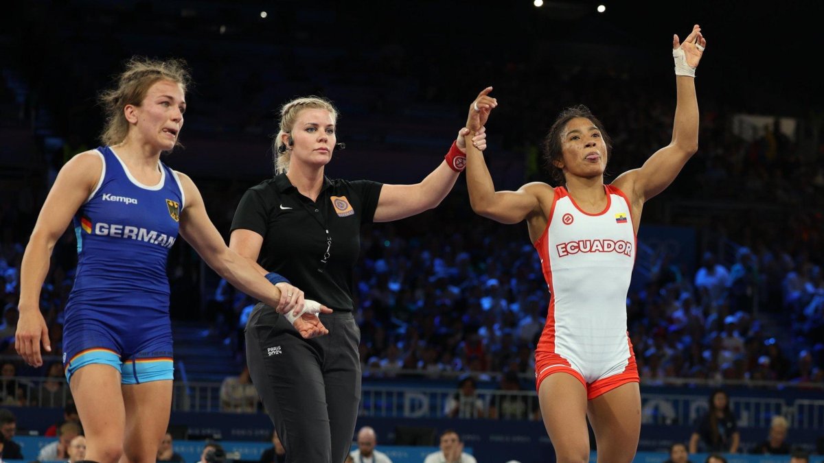 Lucía Yépez aseguró medalla clasificándose a la final de lucha libre femenina en París 2024